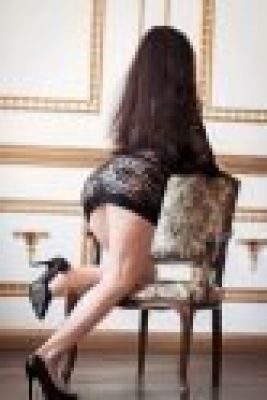 Юля – девушка для массажа, которая знает все эрогенные зоны, работает в Уфе (Калининский)