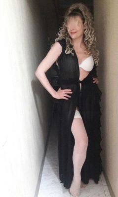 Кира — проститутка для семейных пар, рост:  162, вес:  56