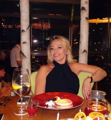 Эскортница Шарон (вес: 40 кг) с большой грудью