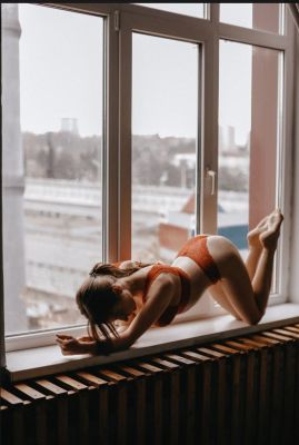 Эскортница Крис (вес: 45 кг) с большой грудью