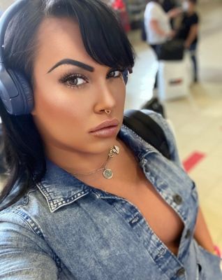 молодая шлюшка Карина — анкета девушки