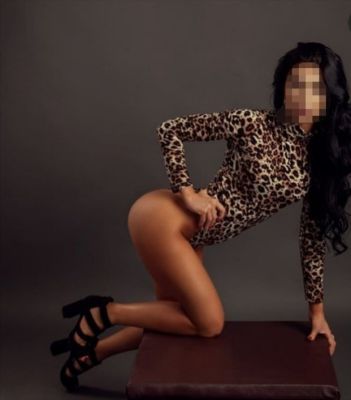 Уфимская  тёлка с шикарным бюстом — Лариса