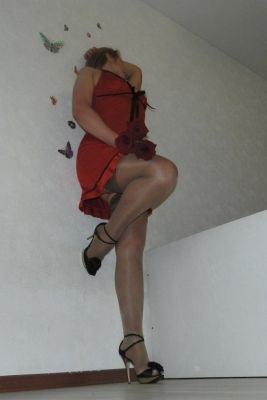 Валя, 31 лет — минет в машине