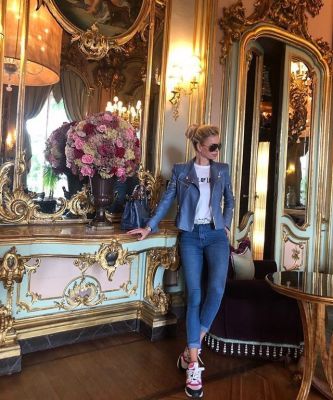 Виола, 24 лет — минет в машине