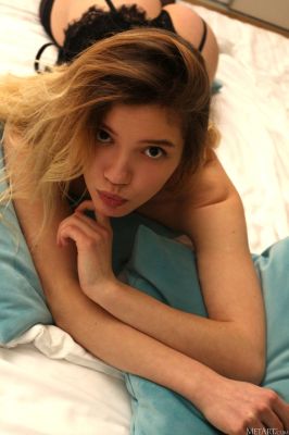 Наоми, ню-фото