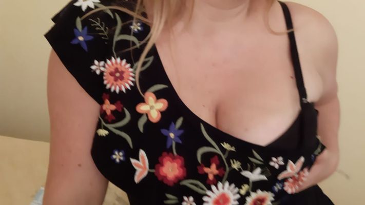 Дина — доступная индивидуалка