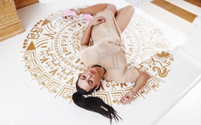 Карина, тел. 8 905 931-46-92 — массаж ню и не только